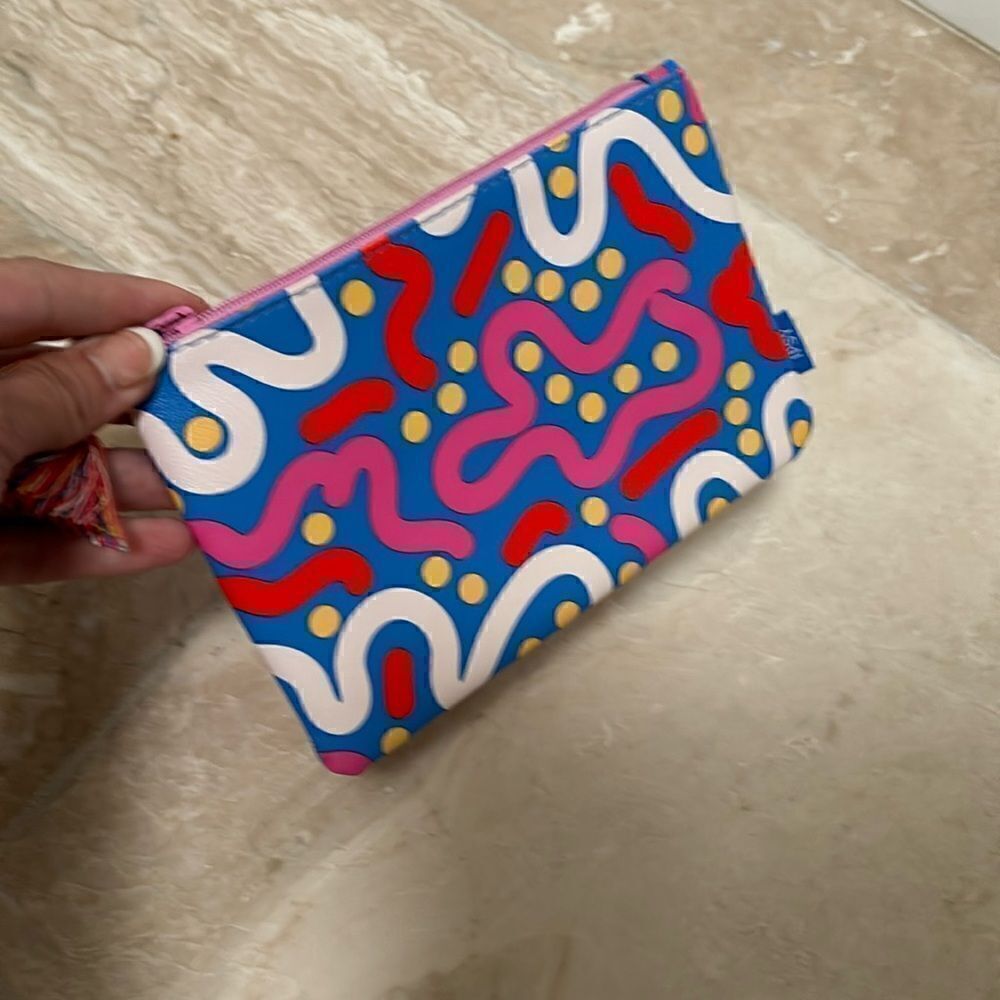 Ipsy glam bag with 5 new beauty items! NEW items!